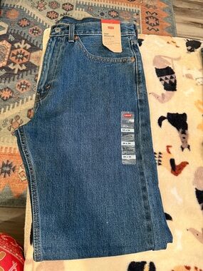 Levi's Men's Straight Jeans in Medium Blue Denim